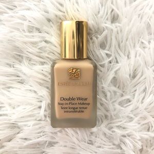 Estēe Lauder Double Wear Stay-in-Place Makeup
